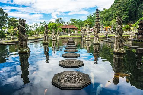  Water Gardens of Bali: A Journey Through Lush Landscapes and Tranquil Waterscapes - Unveiling the Artistic Essence of Balinese Water Gardens