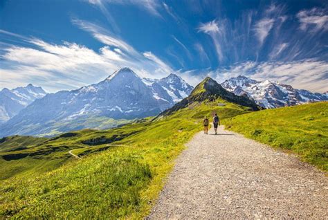 スイス ベストシーズン：時空を超えたアルプスの旅