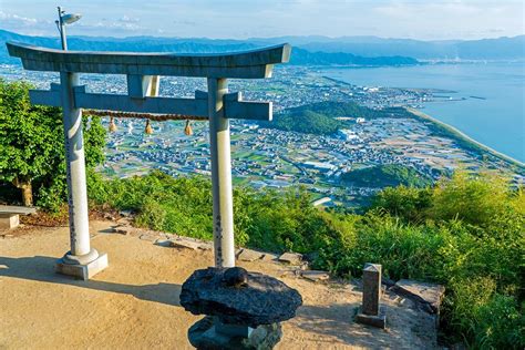 高松駅 レンタカー と 香川県の隠れた魅力を探る旅